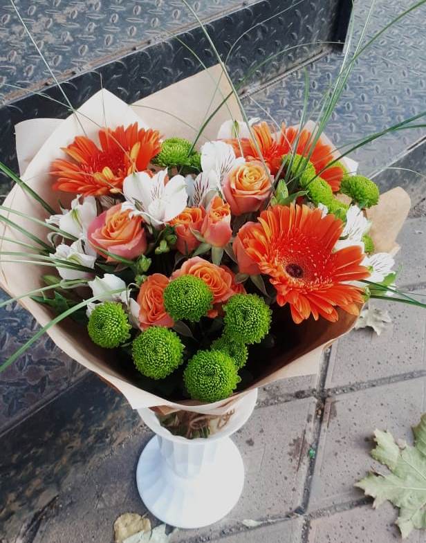 Букет цветов из: Герберы, Хризантемы, Альстромерии и Розы в Пашию