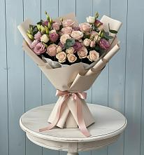 Букет цветов из:  Розы и Лизиантусы в Пашию