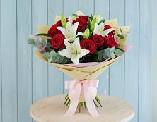 Букет цветов из:  Лилии и Розы в Пашию