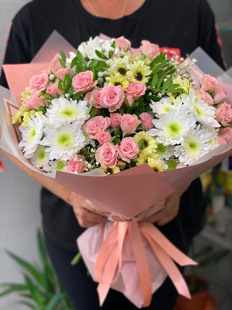 Букет цветов из: Розы и Хризантемы в Пашию