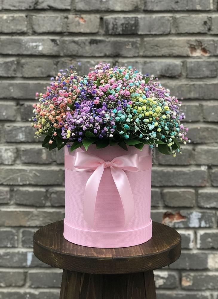 Цветочная композиция из Гипсофила и Розы в шляпной коробке в Пашию
