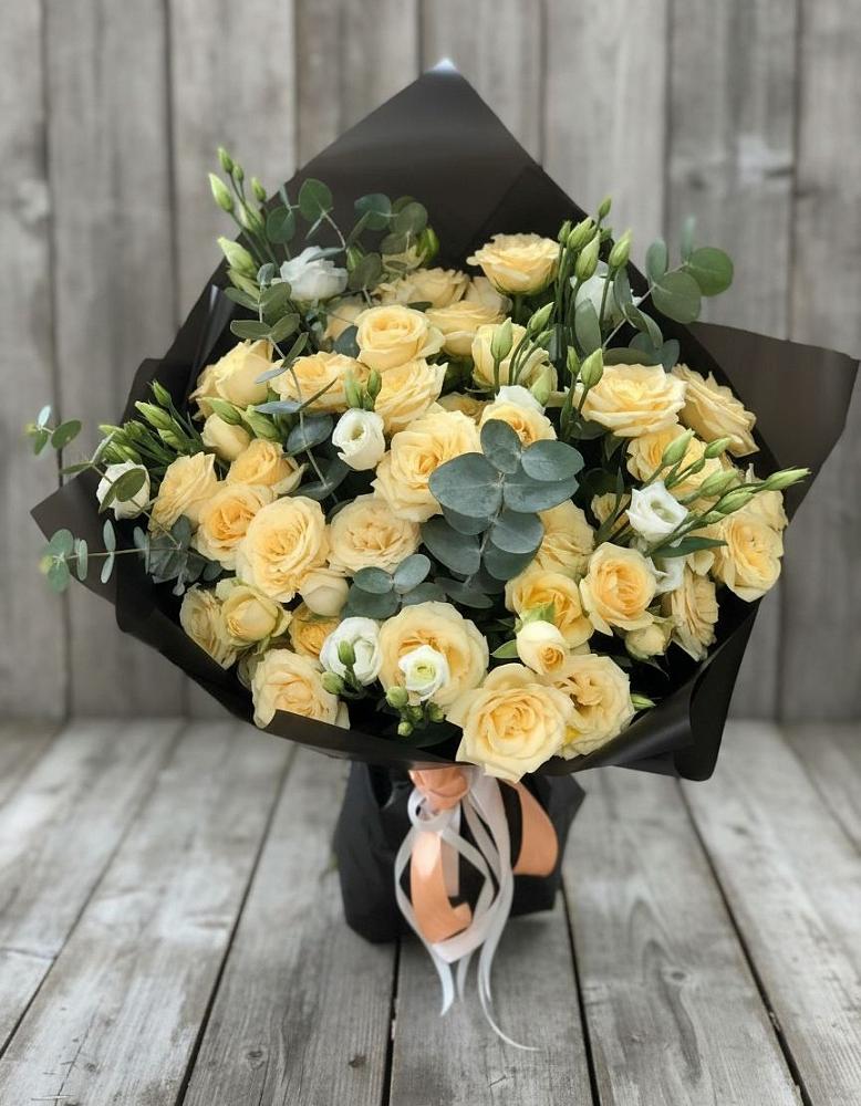 Букет цветов из: Розы и Лизиантусы в Пашию