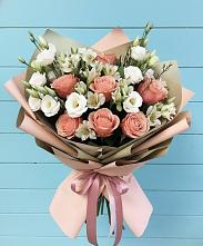 Букет цветов из:  Розы, Альстромерии и Лизиантусы в Пашию