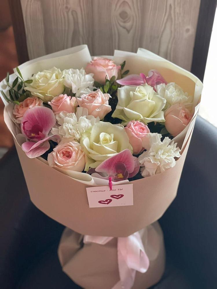 Букет цветов из: Орхидеи, Розы и Гвоздики в Пашию