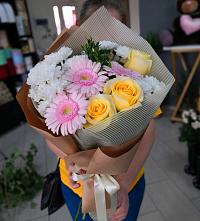 Букет цветов из:  Герберы, Розы и Хризантемы в Пашию
