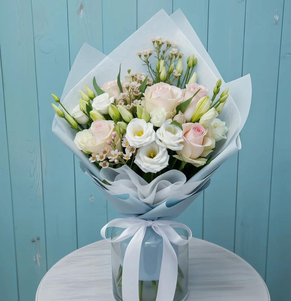 Букет цветов из: Розы и Лизиантусы в Пашию