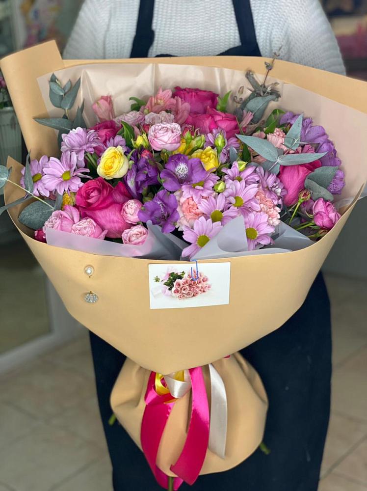 Букет цветов из: Хризантемы, Гвоздики и Альстромерии в Пашию