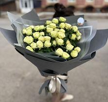 Букет Белые кустовые розы Солинеро в Пашию