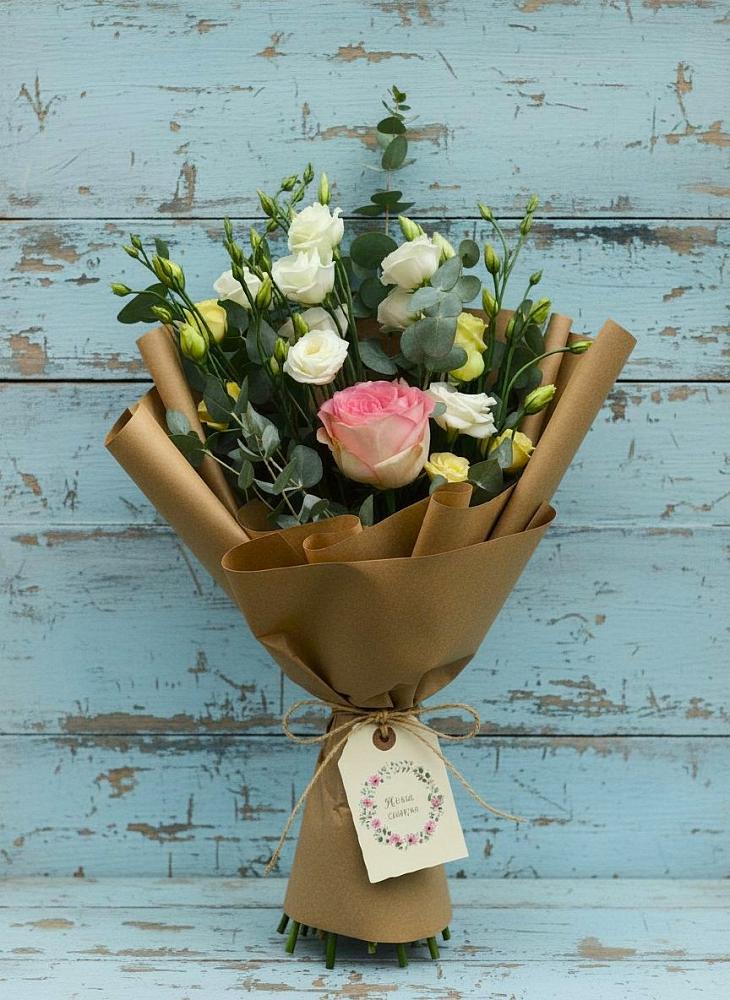 Букет цветов из: Розы и Лизиантусы в Пашию