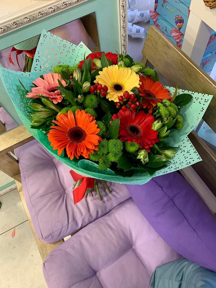 Букет цветов из: Герберы, Хризантемы и Альстромерии в Пашию