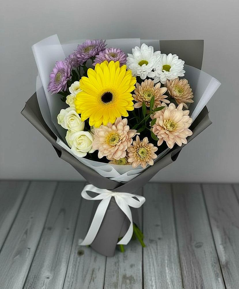 Букет цветов из: Розы, Герберы и Хризантемы в Пашию