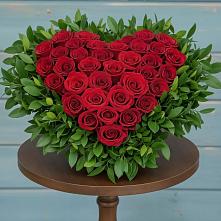 Цветочная композиция из Розы в виде сердца в Пашию