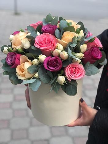 Цветочная композиция из Розы в шляпной коробке в Пашию