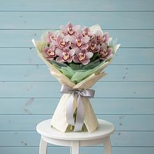 Букет цветов из:  Орхидеи и Розы в Пашию