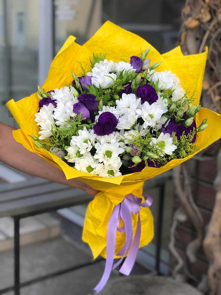 Букет цветов из: Ирисы, Хризантемы и Ромашки в Пашию