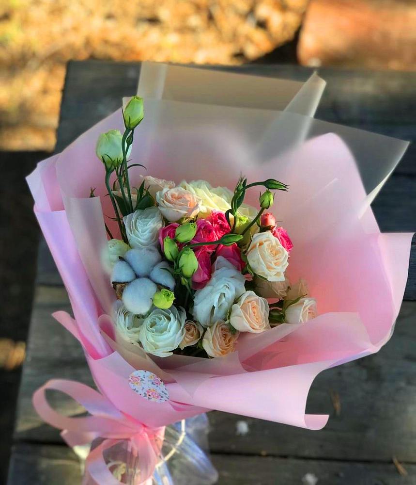 Букет цветов из: Розы и Лизиантусы в Пашию