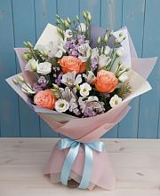 Букет цветов из:  Лизиантусы, Розы, Альстромерии и Гипсофила в Пашию