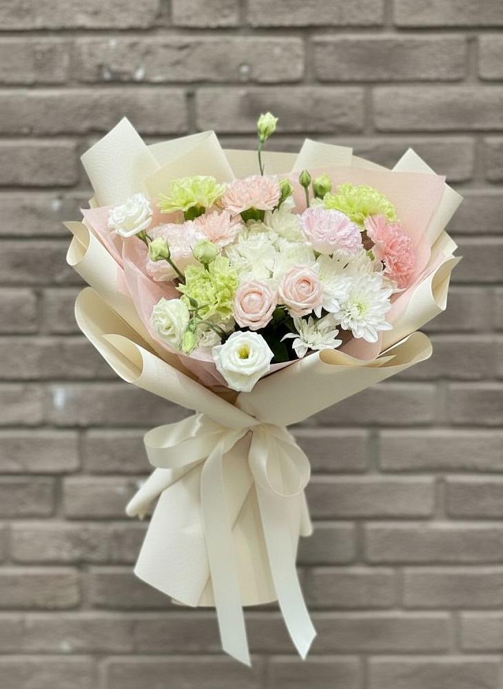 Букет цветов из: Гвоздики, Розы, Лизиантусы и Хризантемы в Пашию
