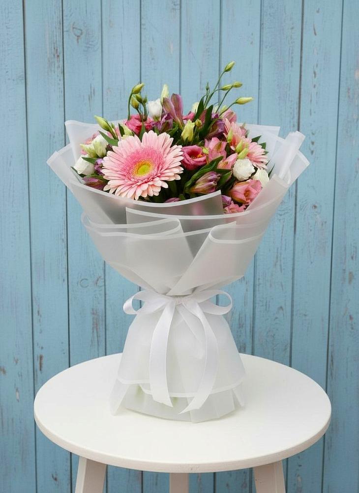 Букет цветов из: Герберы, Альстромерии и Лизиантусы в Пашию