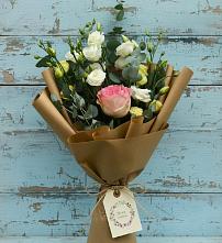 Букет цветов из:  Розы и Лизиантусы в Пашию