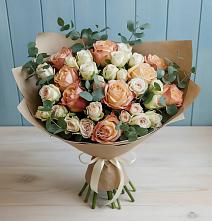 Букет цветов из:  Альстромерии и Розы в Пашию