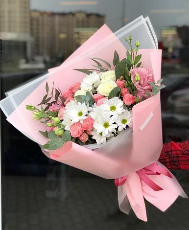 Букет цветов из: Розы, Лизиантусы и Хризантемы в Пашию