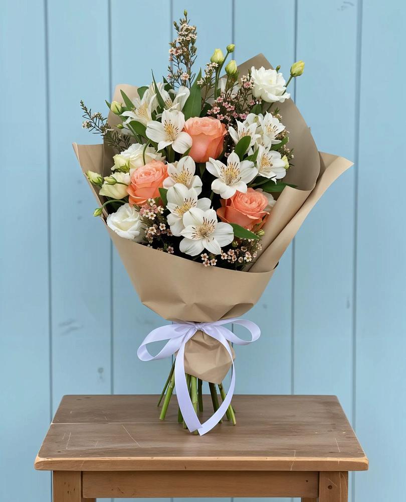 Букет цветов из: Альстромерии, Лизиантусы, Розы и Хризантемы в Пашию